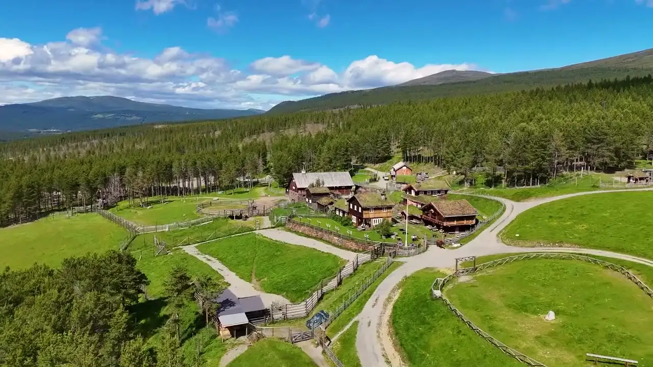 Dronefilm over gårdsbruk Tegneby & Grønnerød har solgt